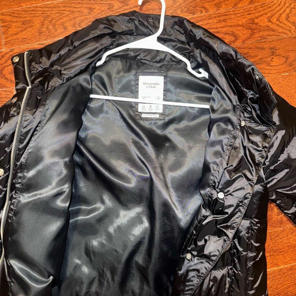 Abercrombie & Fitch Black Puffer Jacket - Picture 2 of 4